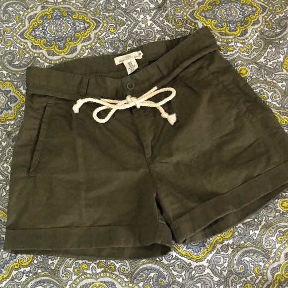 H&M Pants - H&M hunter green khaki shorts